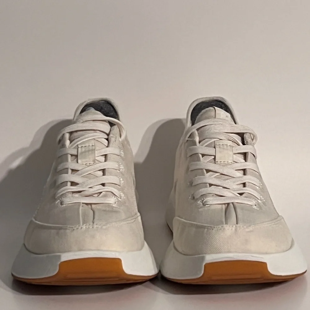 Allbirds Women’s Risers Sneakers, size 10. Cream off-white, white soles.
